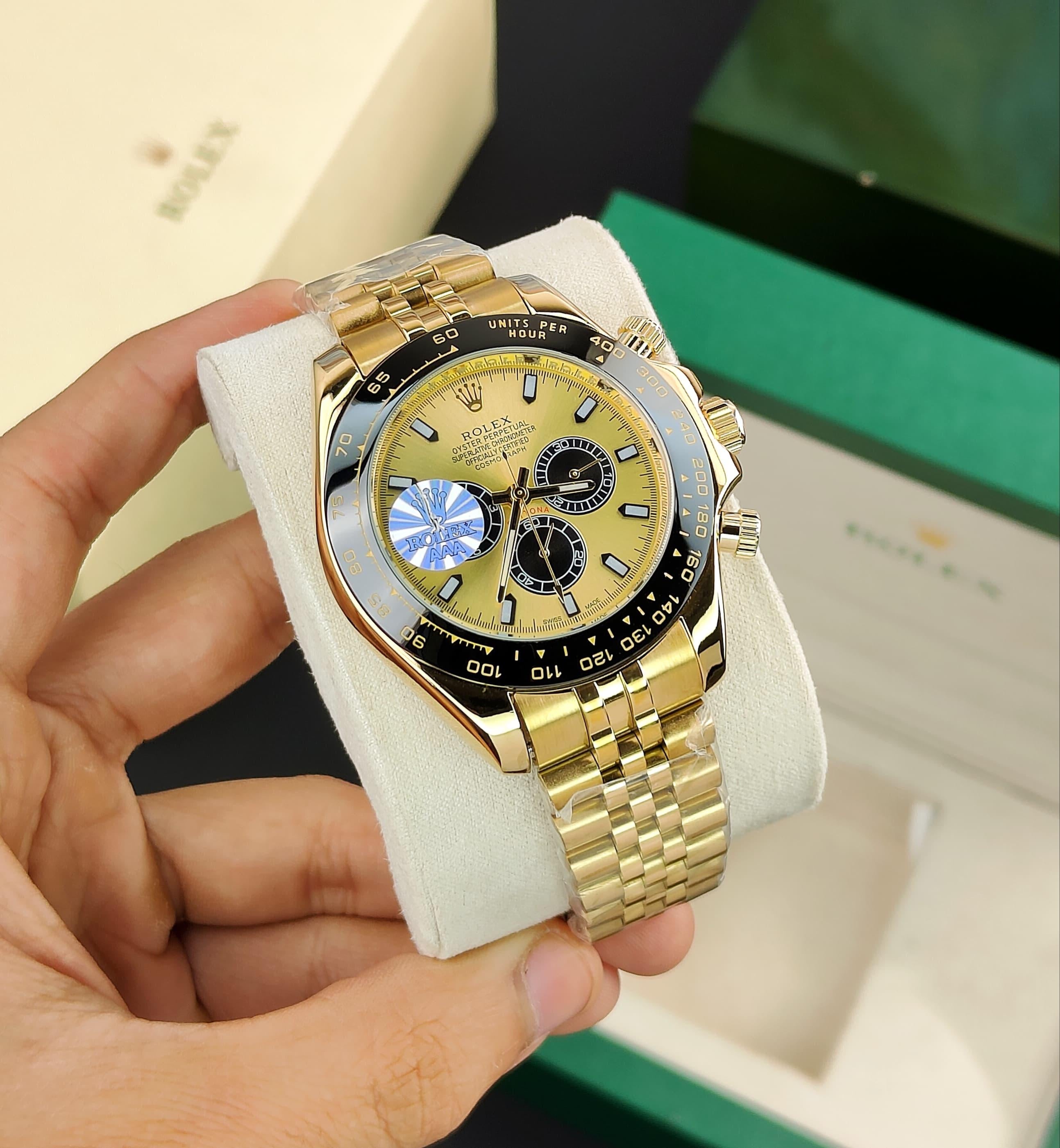 ROLEX COSMOGRAPH DAYTONA JUBILEE WITH A YELLOW GOLD CASE AND DISTINTIVE BLACK BEZEL 😍😍💥💥 RATE