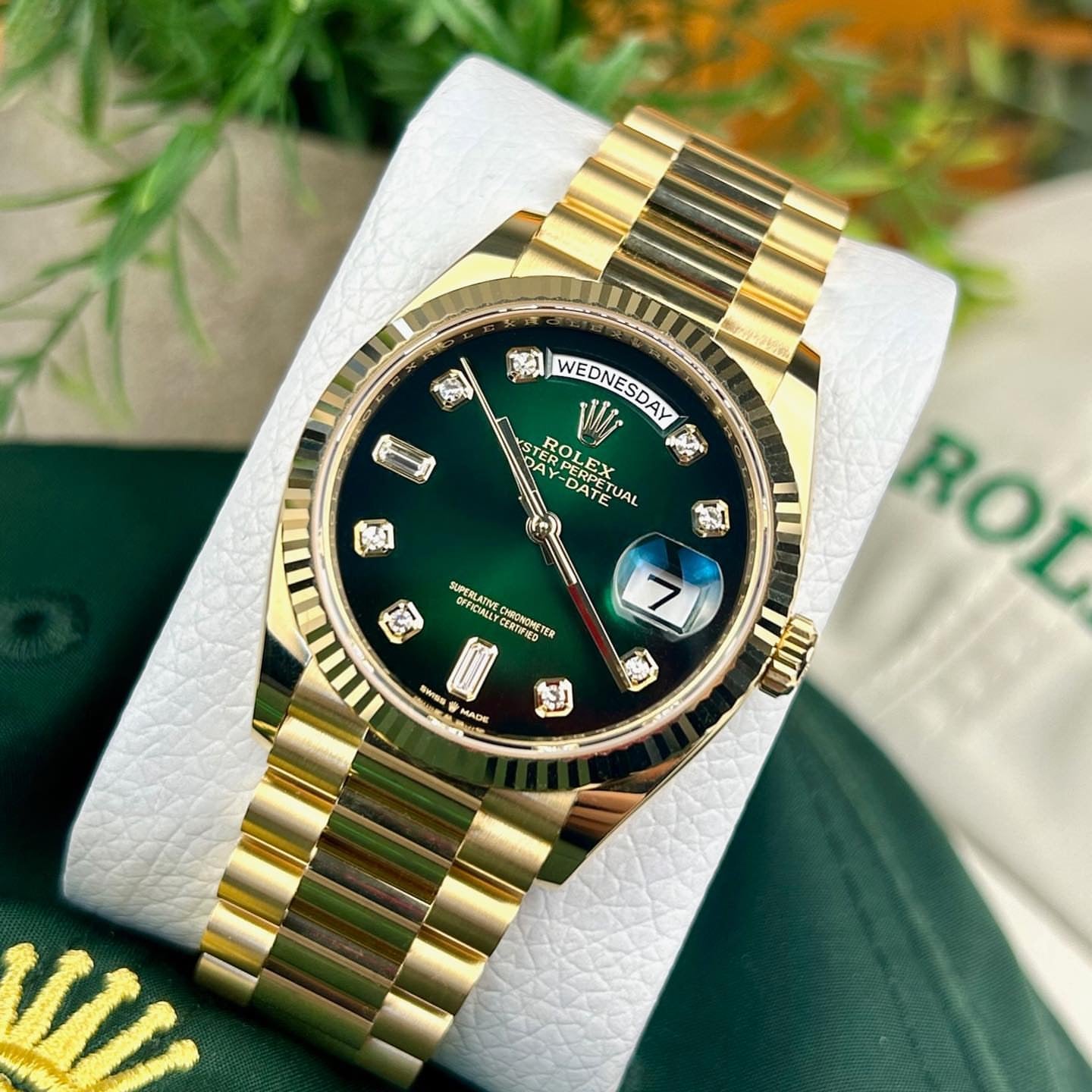 *Product Name :* Rolex Oyster Perpetual Day Date Gold-Green 40 Battery