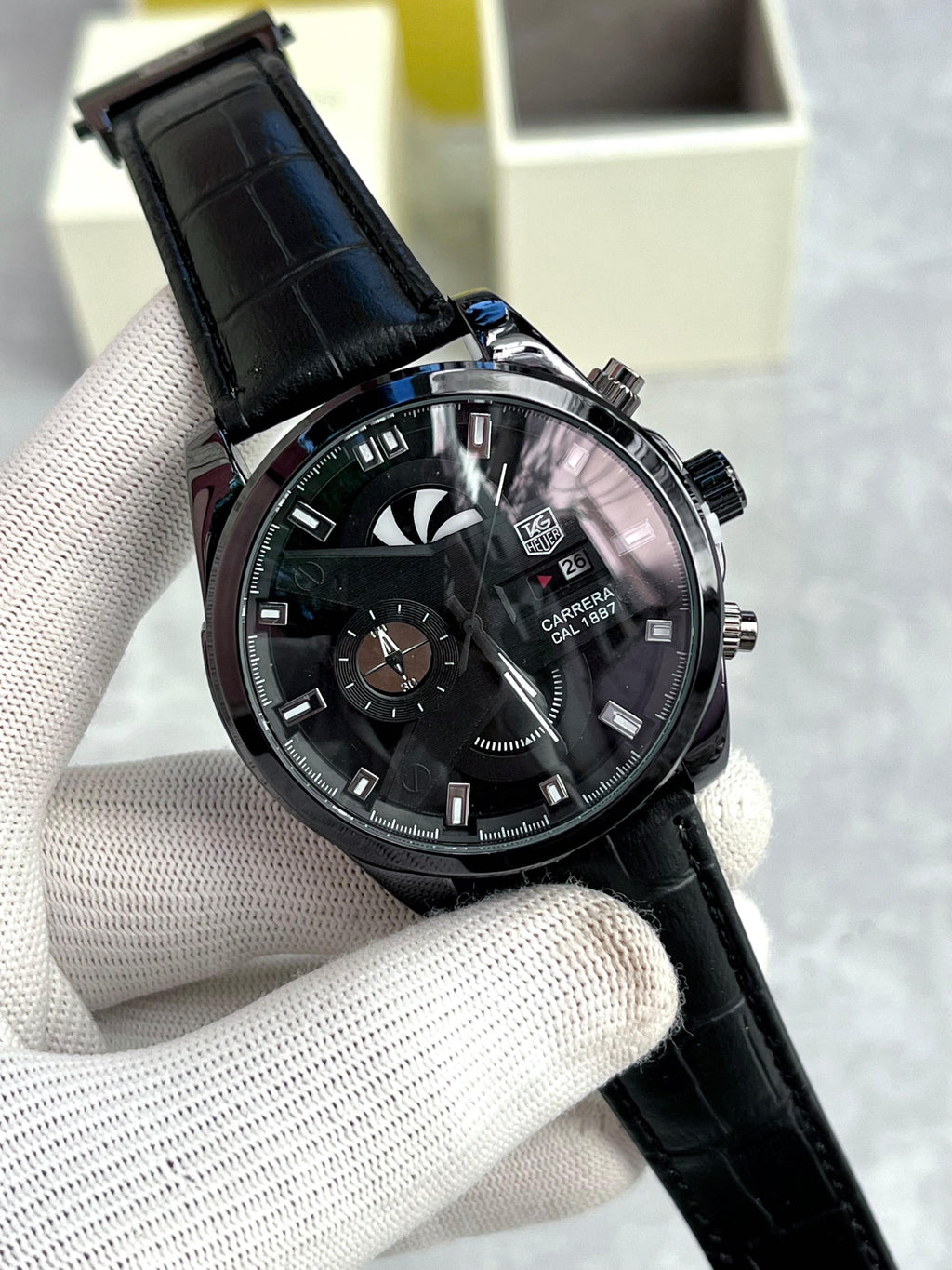 *Product name :*Tag Cr7 Leather Belt Chronograph*