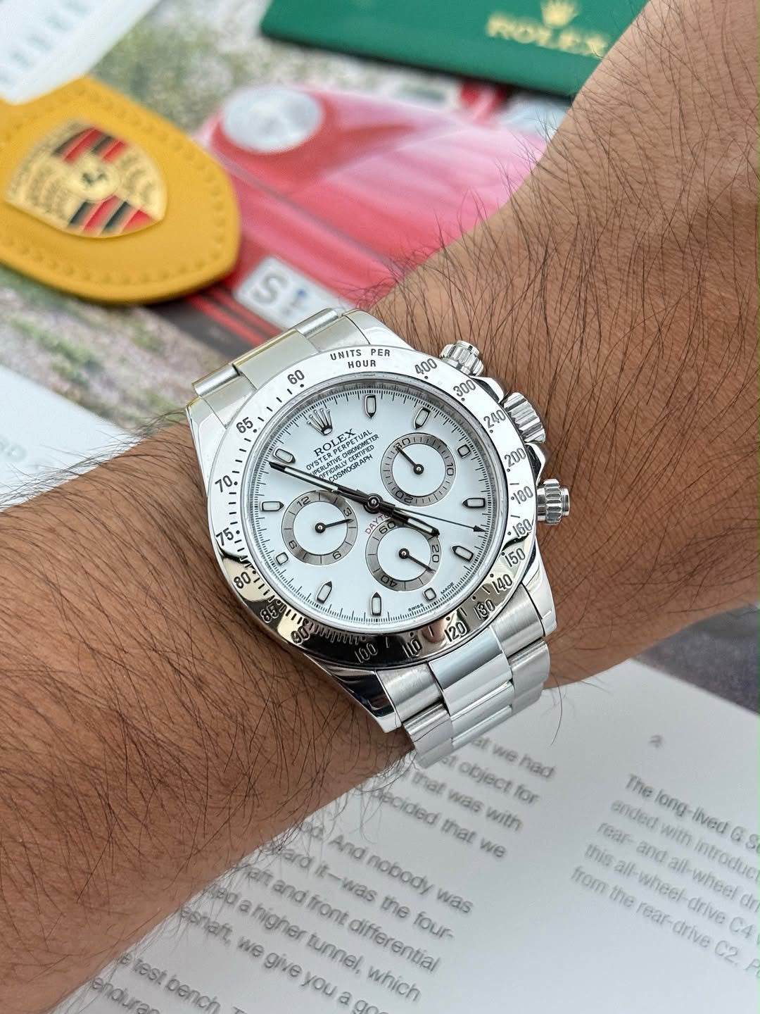 ROLEX COSMOGRAPH DAYTONA A WHITE DIAL AND A STAINLESS STEEL BRACELET AUTOMATIC WATCH