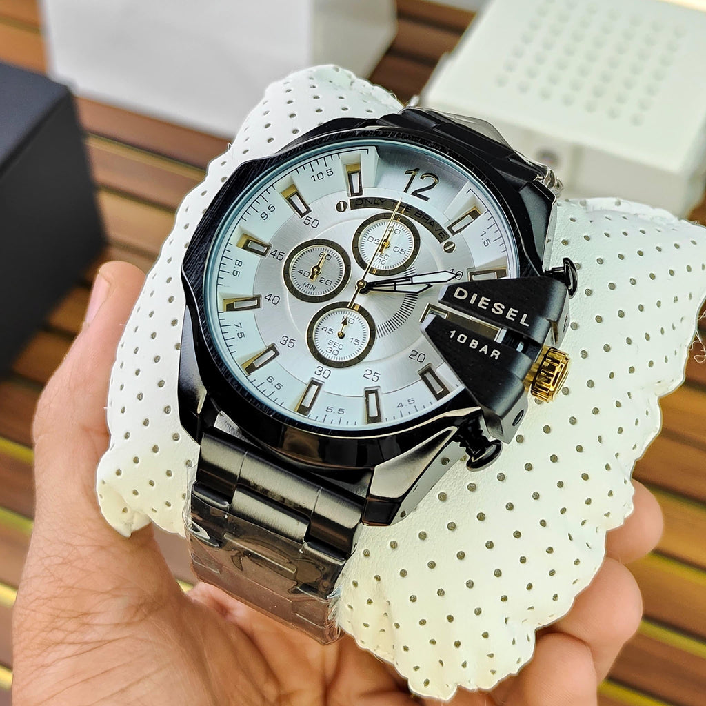 DIESEL MEGA CHIEF WATCH A BLACK STAINLESS STEEL BAND AND WHITE DIAL