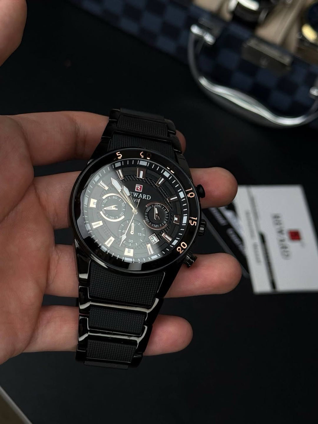 *PRODUCT NAME:REWARD ORIGNAL WATCH WITH ORIGNAL BOX AND CARRY BEG👌🏿*