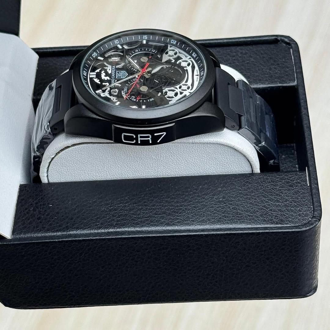 TAG HEUER CR7 PREMIUM WATCH A MEN’S CHRONOGRAPH WATCH A BLACK DIAL AND BRACELET