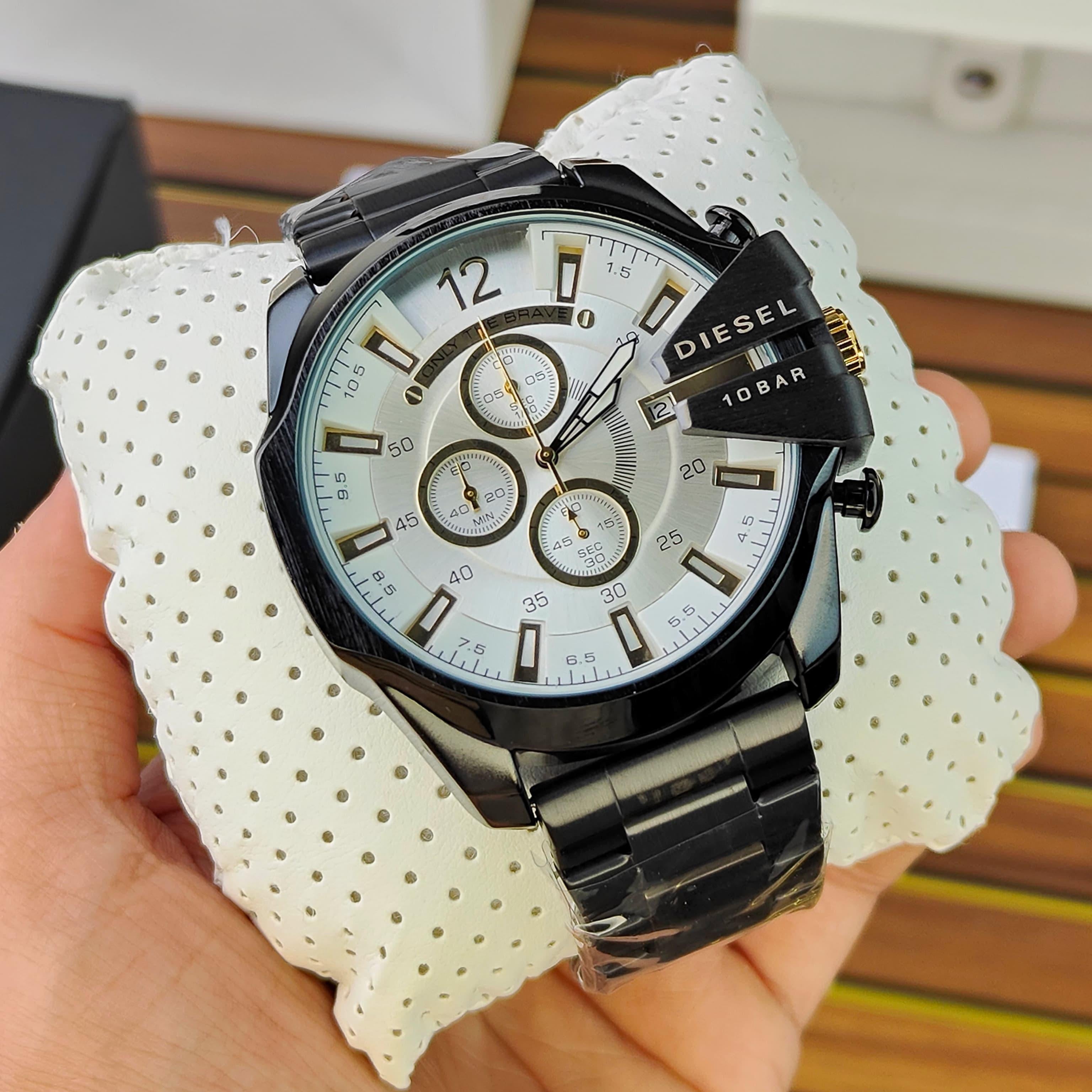 DIESEL MEGA CHIEF WATCH A BLACK STAINLESS STEEL BAND AND WHITE DIAL