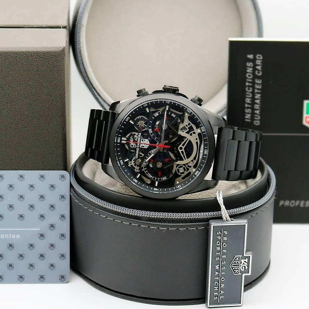 TAG HEUER CR7 PREMIUM WATCH A MEN’S CHRONOGRAPH WATCH A BLACK DIAL AND BRACELET