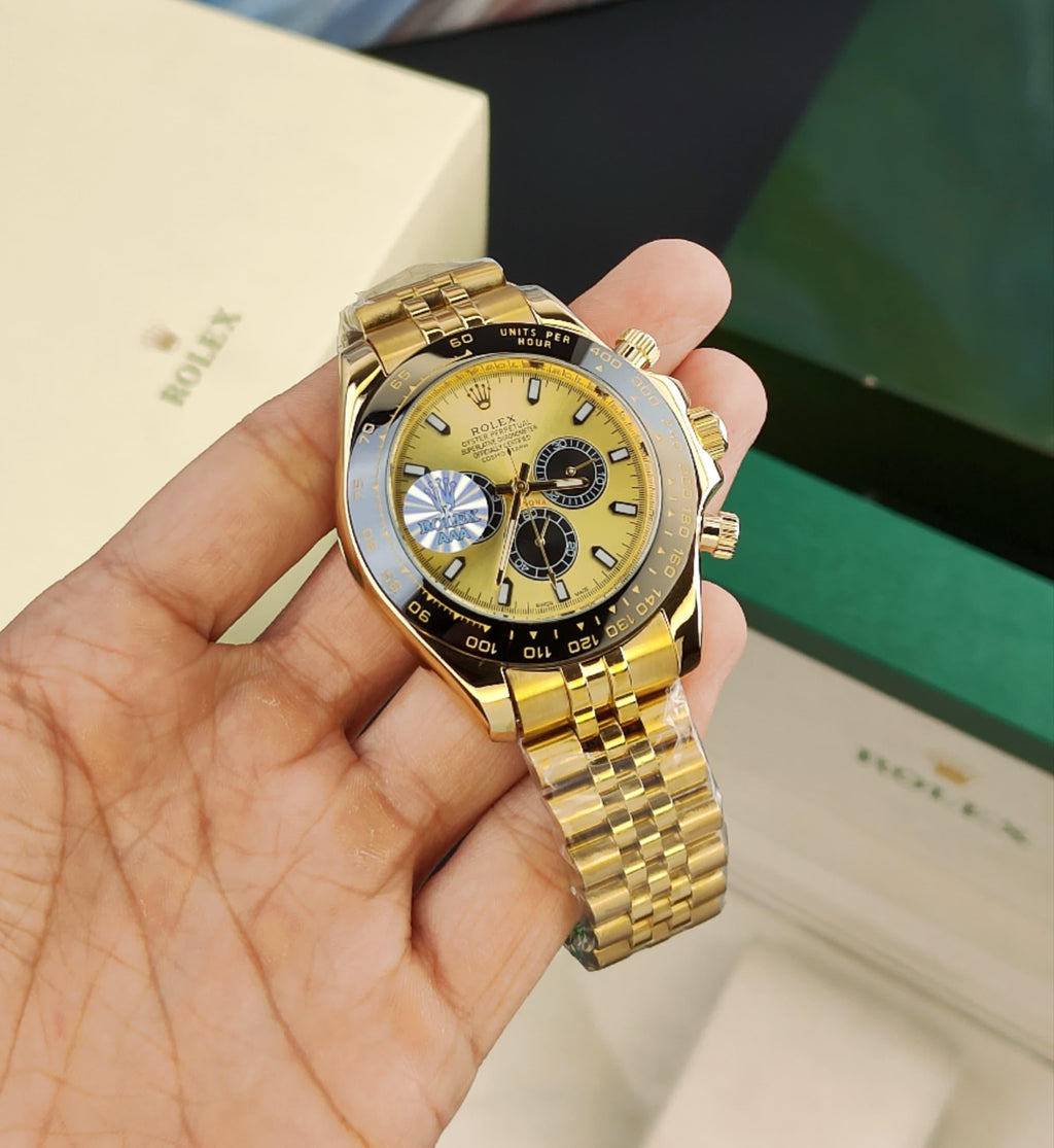 ROLEX COSMOGRAPH DAYTONA JUBILEE WITH A YELLOW GOLD CASE AND DISTINTIVE BLACK BEZEL 😍😍💥💥 RATE
