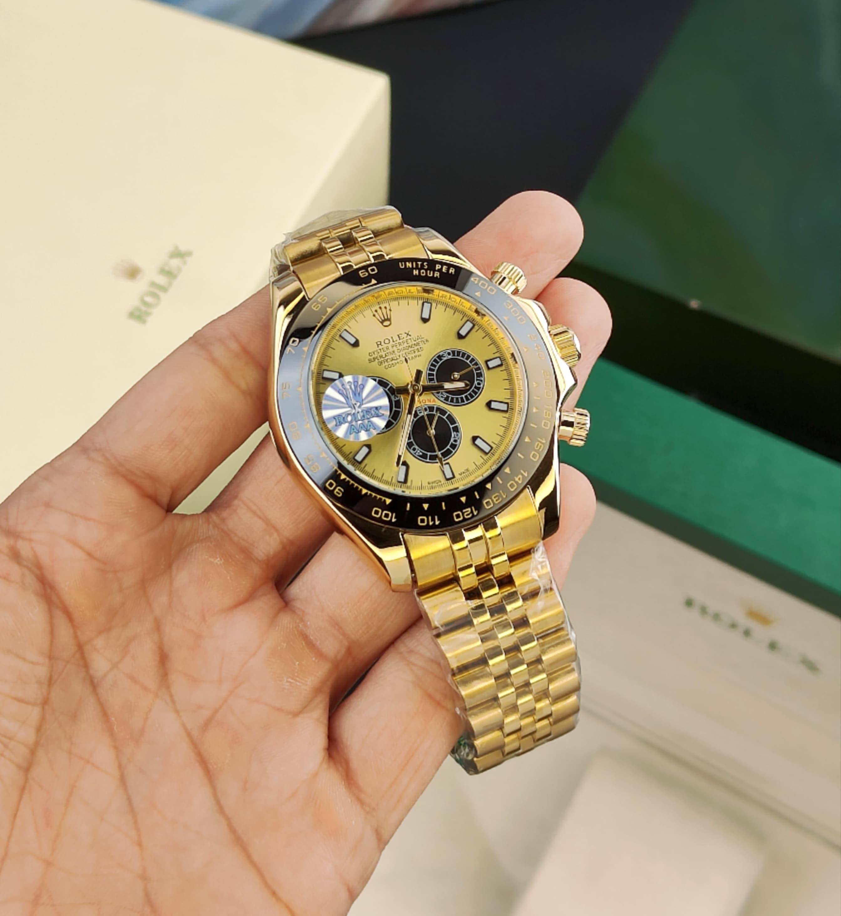 ROLEX COSMOGRAPH DAYTONA JUBILEE WITH A YELLOW GOLD CASE AND DISTINTIVE BLACK BEZEL 😍😍💥💥 RATE