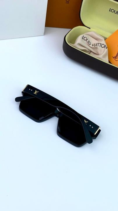 LOUIS VUITTON SUNGLASS D-38