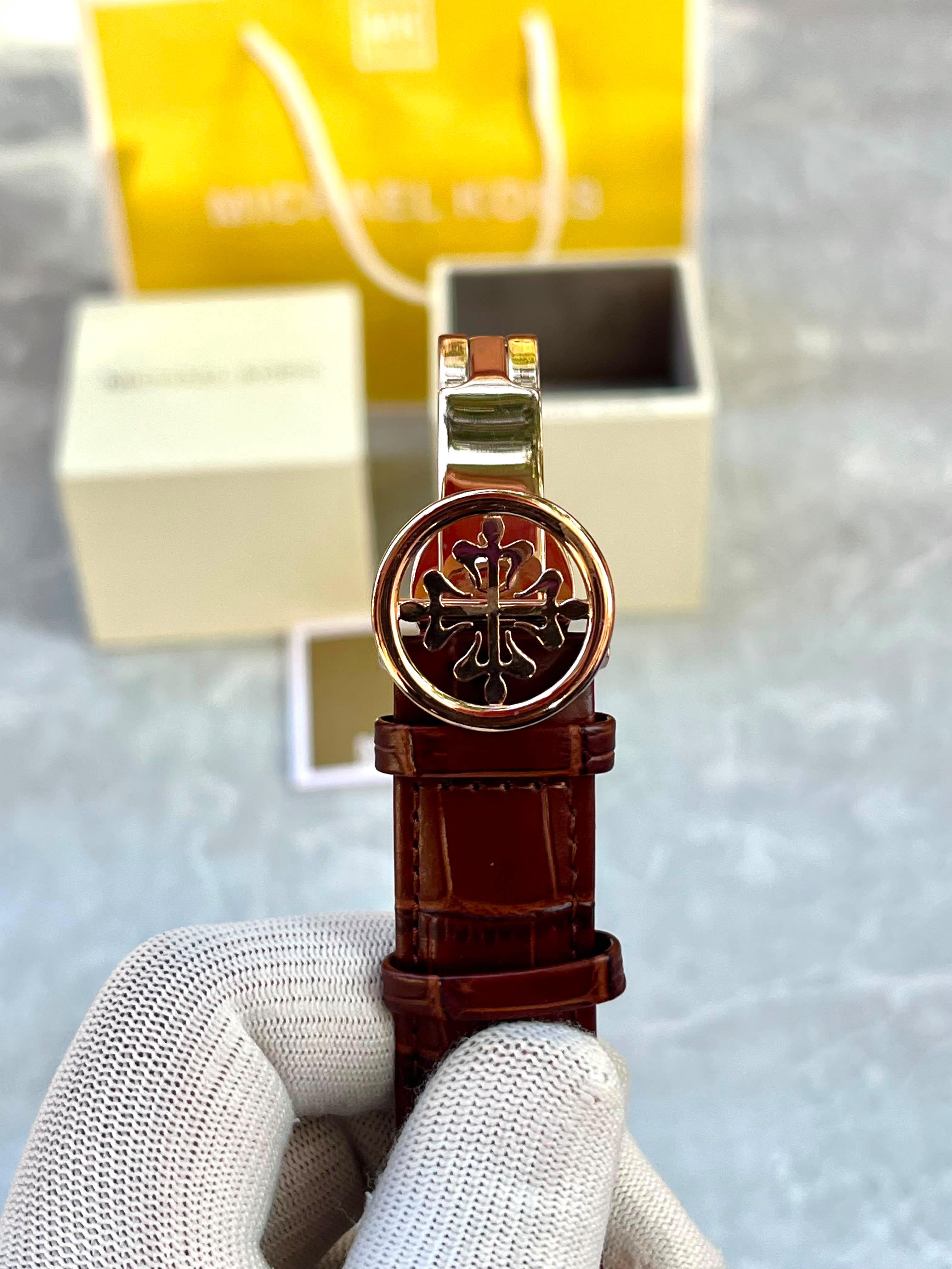 *Product name :* *Patek Philppe Signature*