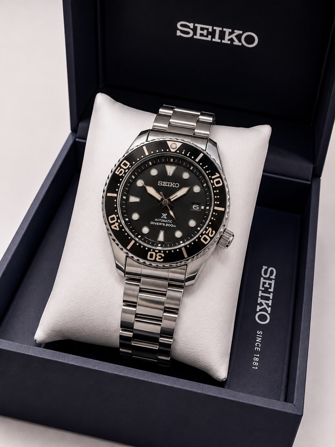 SEIKO PREMIUM SWIFT MOVEMENT BACK OPEN Black