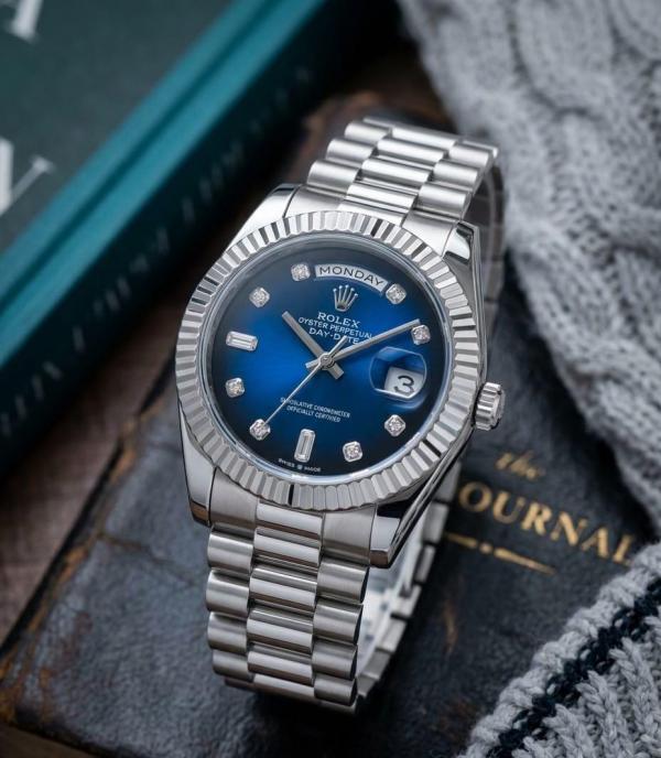 Rolex Oyster Perpetual Day Date Diamond Silver-Blue 40 Battery