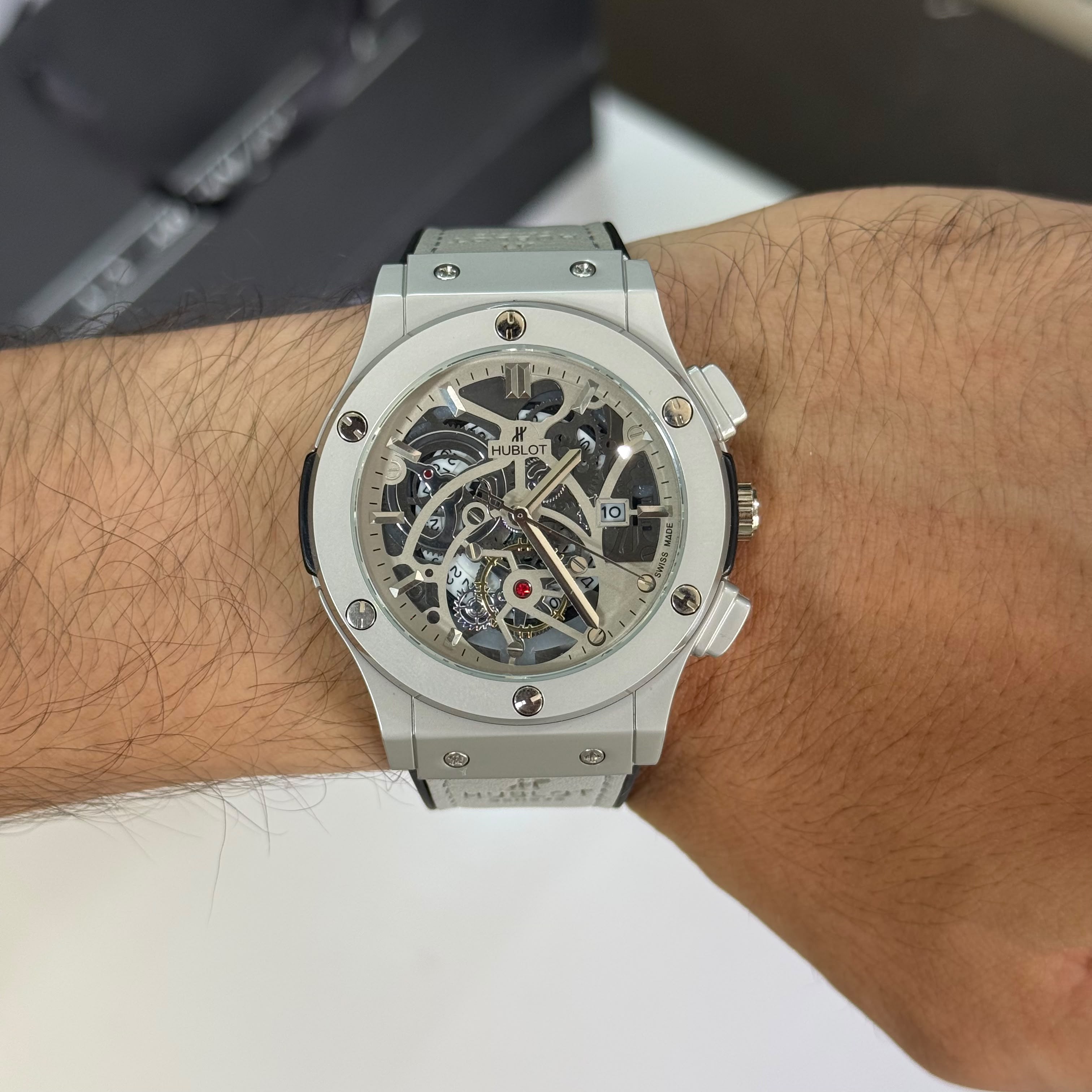 *Hublot Bigbang Quartz Mens New arrival in Classic Analog Watch