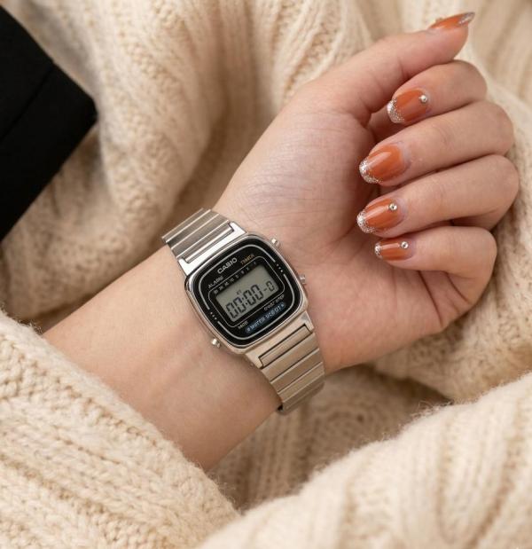 Casio Womens Vintage LA670